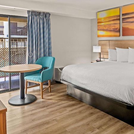 Days Inn & Suites By Wyndham Артижа Экстерьер фото