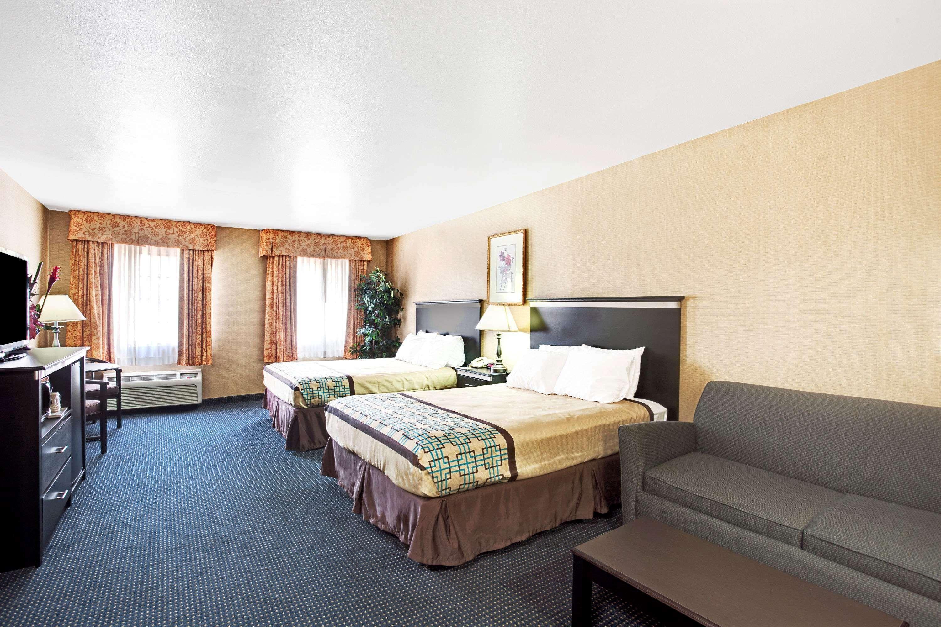 Days Inn & Suites By Wyndham Артижа Экстерьер фото