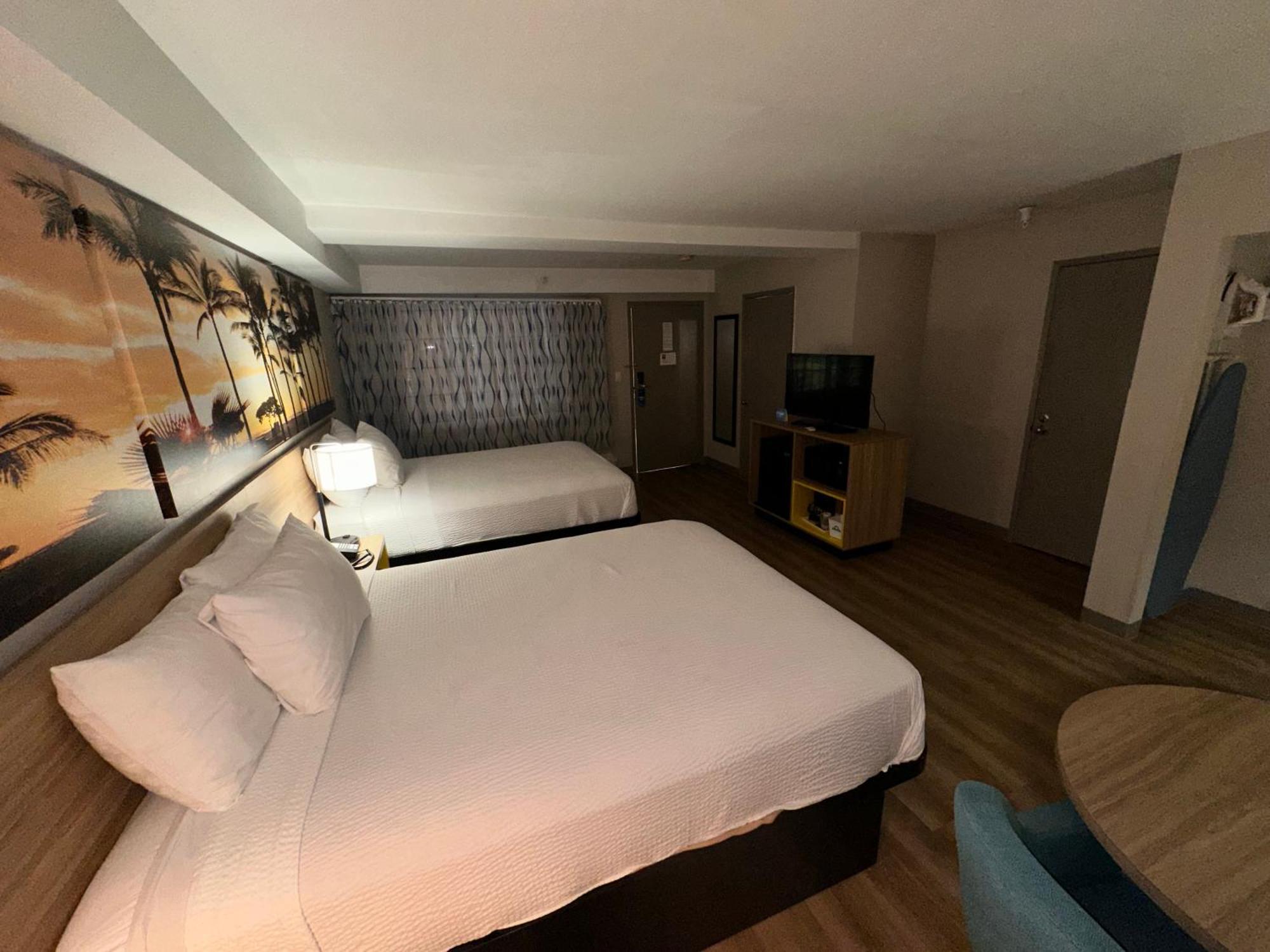 Days Inn & Suites By Wyndham Артижа Экстерьер фото