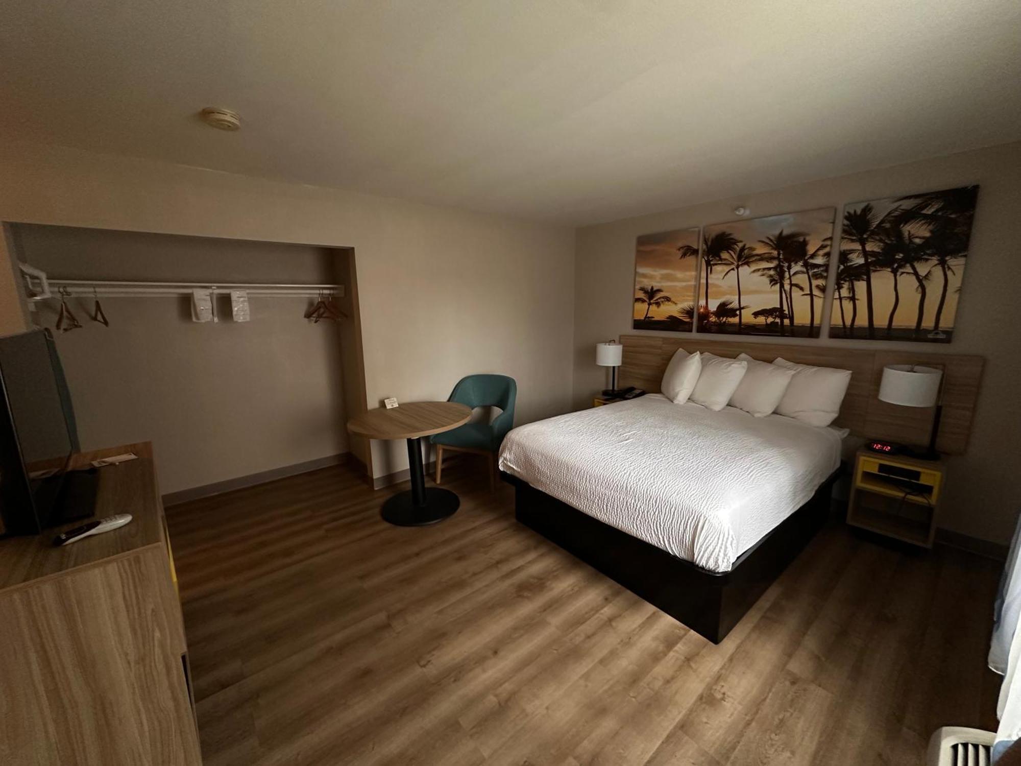 Days Inn & Suites By Wyndham Артижа Экстерьер фото