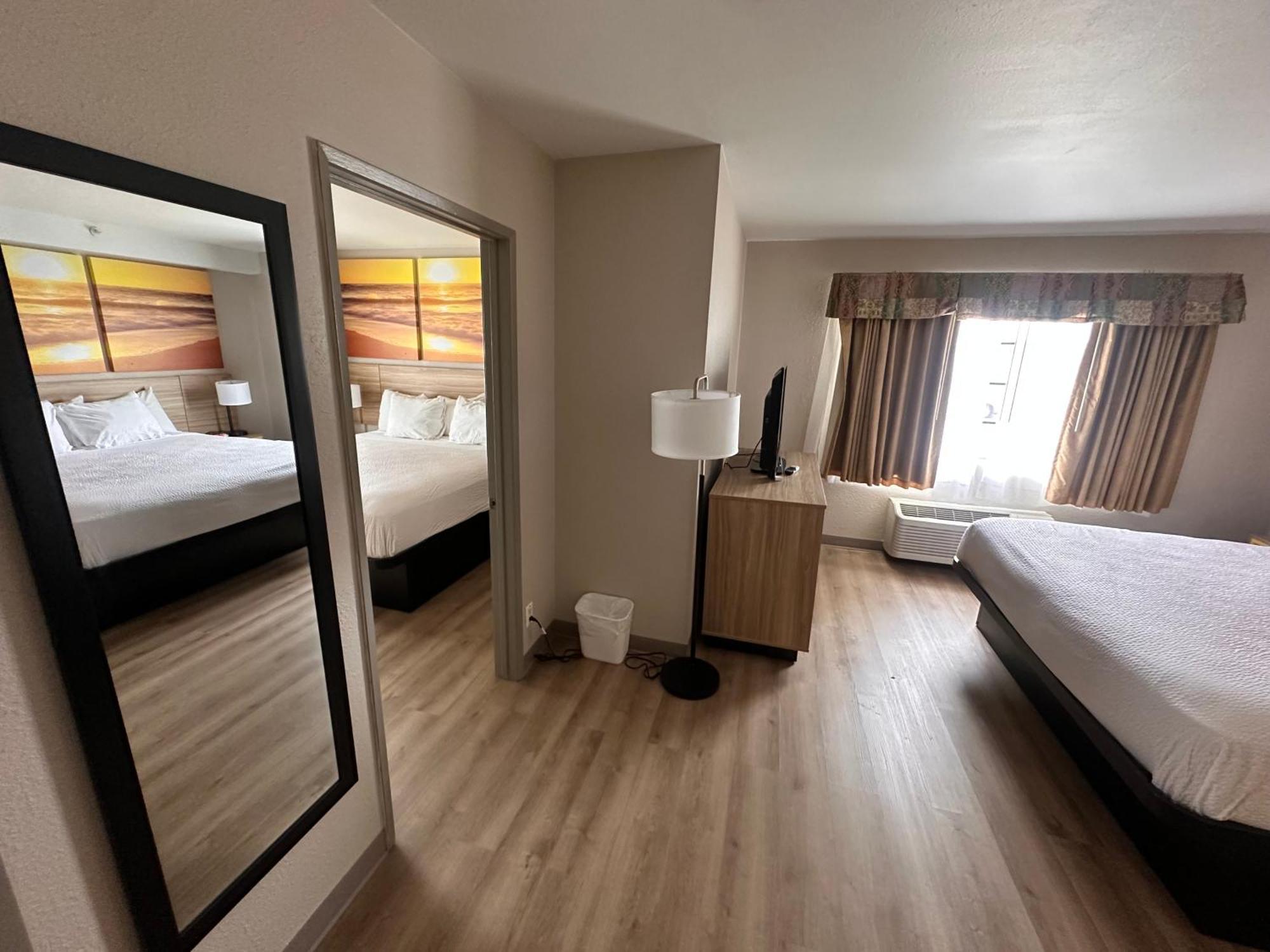 Days Inn & Suites By Wyndham Артижа Экстерьер фото