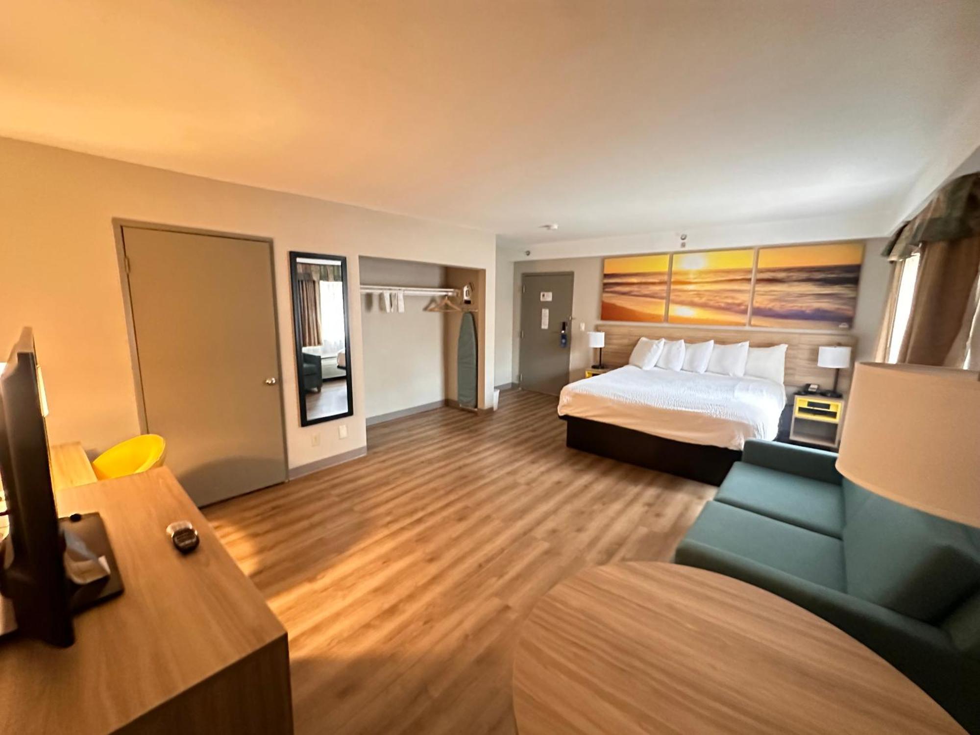 Days Inn & Suites By Wyndham Артижа Экстерьер фото