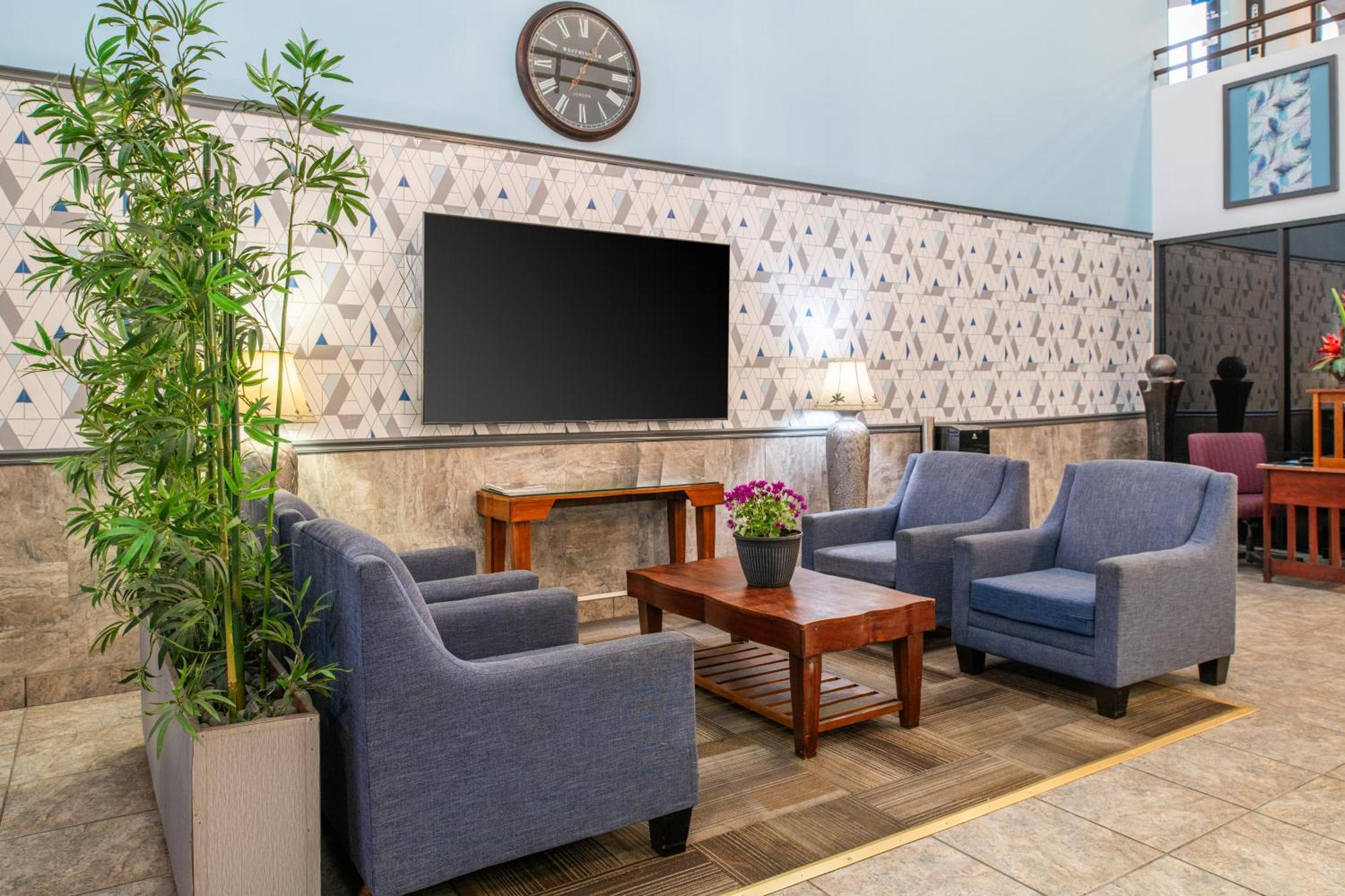 Days Inn & Suites By Wyndham Артижа Экстерьер фото