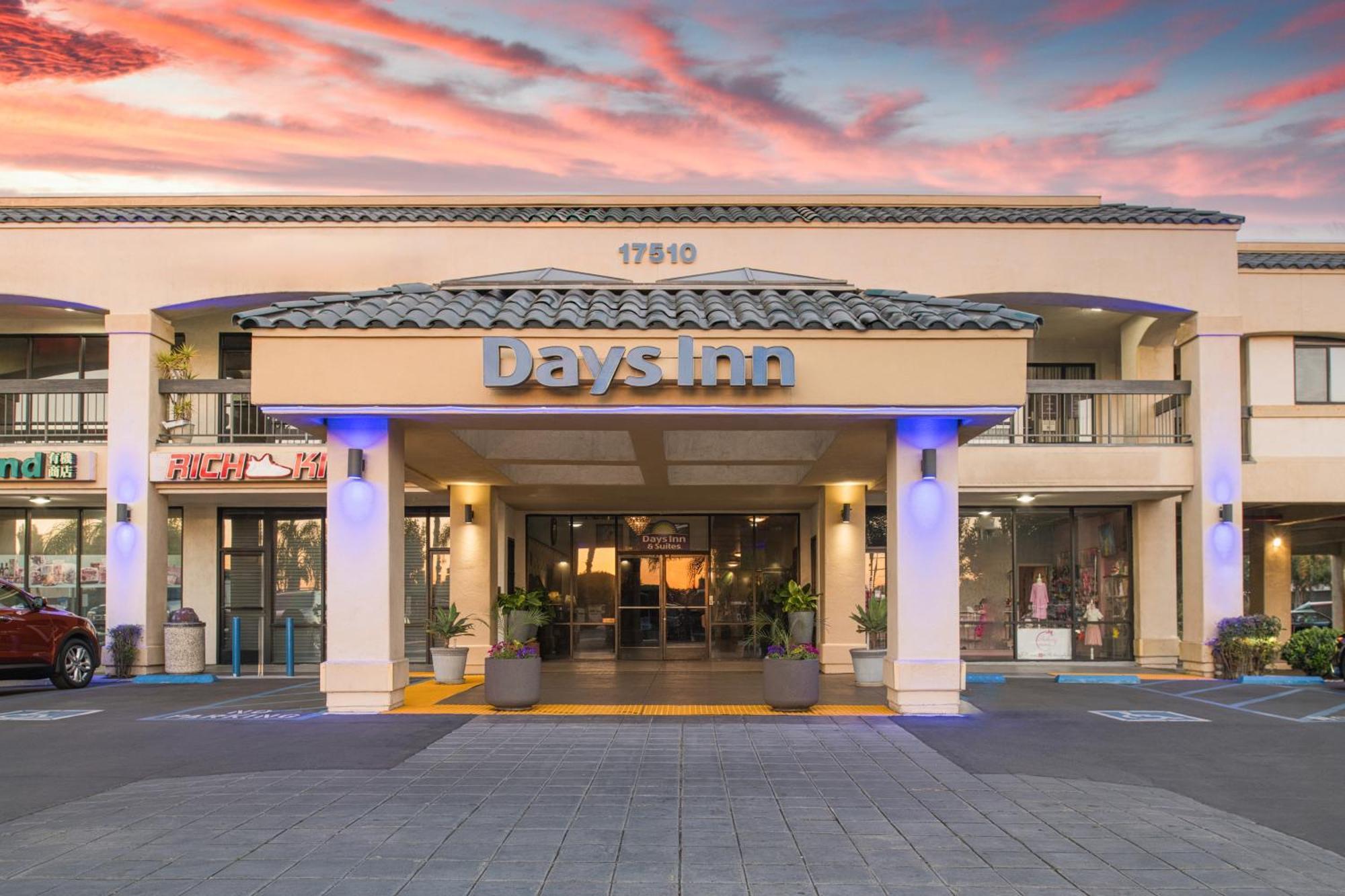Days Inn & Suites By Wyndham Артижа Экстерьер фото