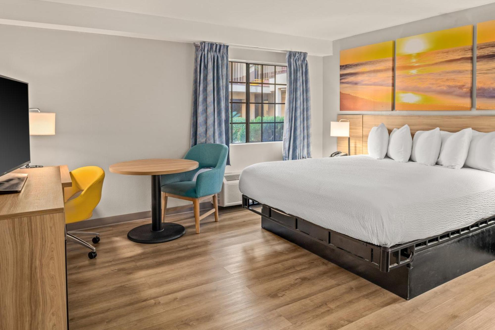 Days Inn & Suites By Wyndham Артижа Экстерьер фото