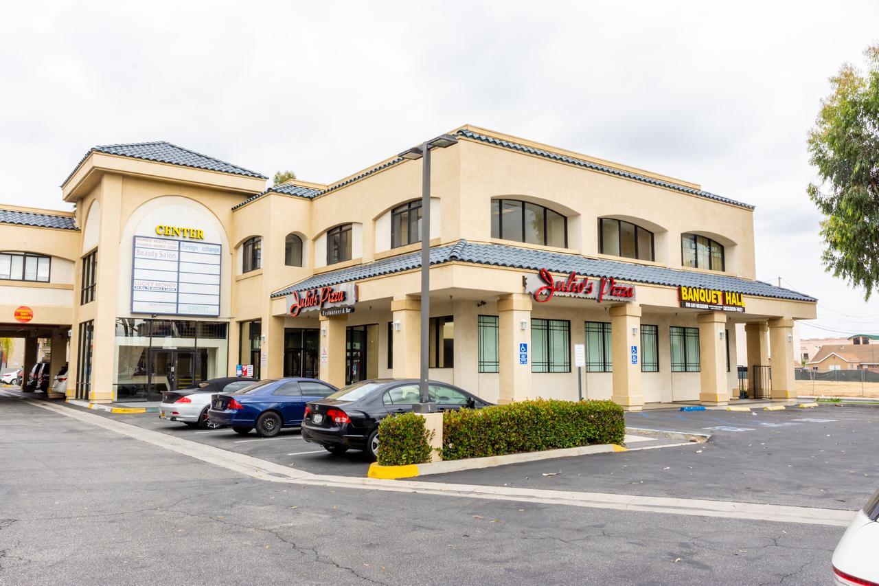 Days Inn & Suites By Wyndham Артижа Экстерьер фото