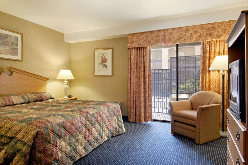 Days Inn & Suites By Wyndham Артижа Номер фото